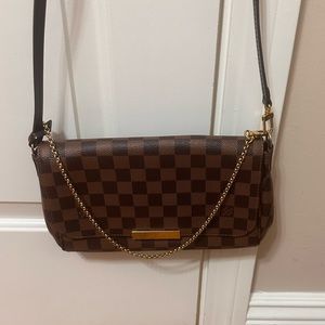 Authentic Favorite MM Damier Louis Vuitton Bag. Discontinued. Barely used.